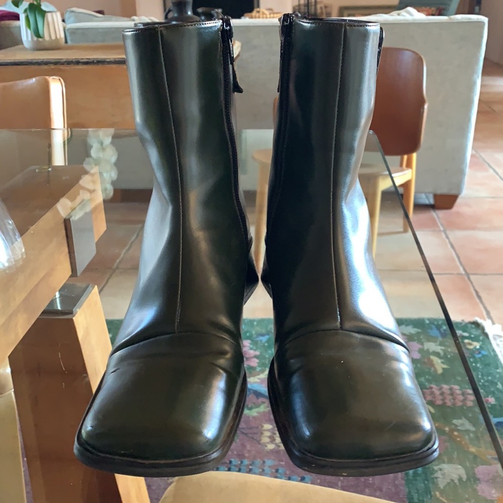 Fabulous square-toe Italian green ankle boot. 💚💚💚 - Picture 1 of 8